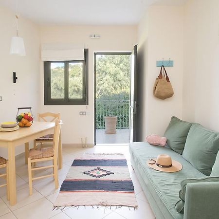 Mylos Apartments Gialova Eksteriør billede