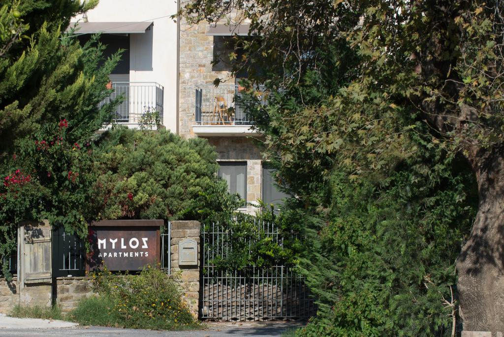 Mylos Apartments Gialova Eksteriør billede